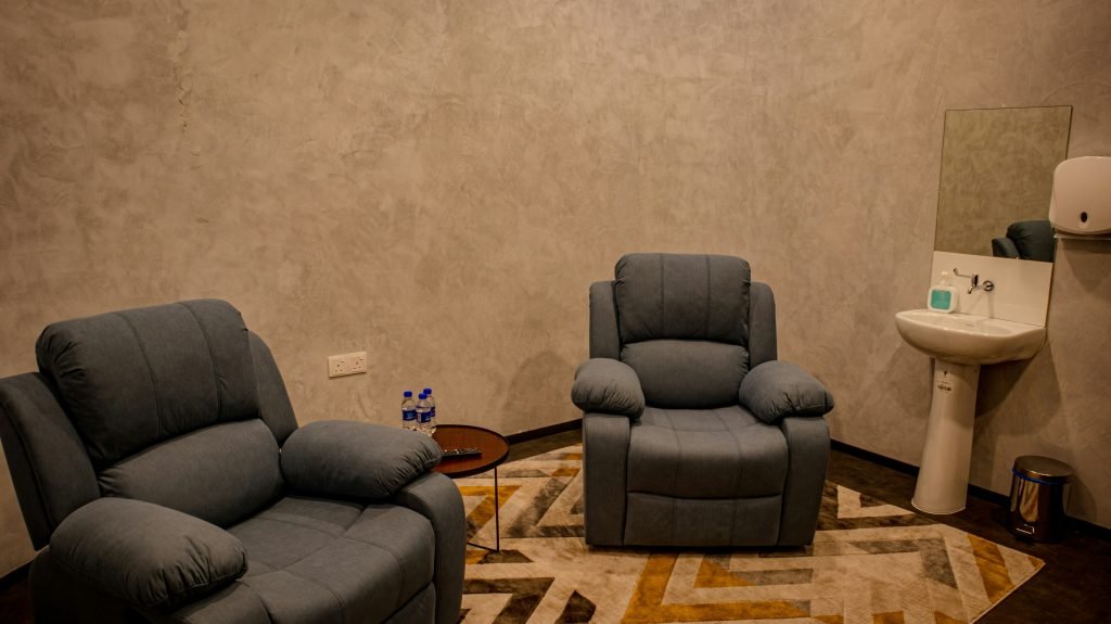 Mcombo Guide to Taking Apart Recliner Chairs and Lift Chairs